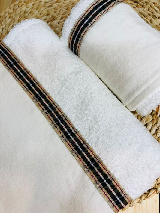 Toalla de Mano con puntilla azul y blanca