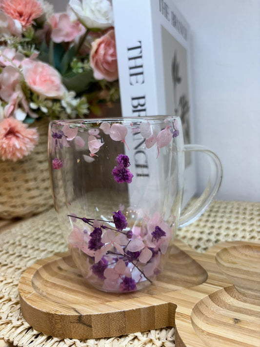 Taza vidrio doble con flores en violeta y lila