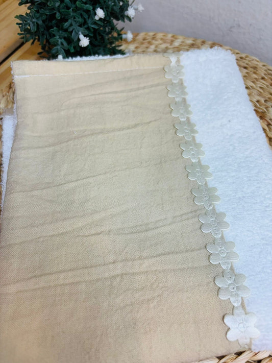 Toalla de Mano con puntilla flor Beige