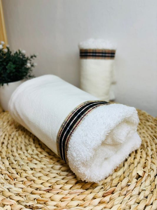 Toalla de Mano con puntilla azul y blanca