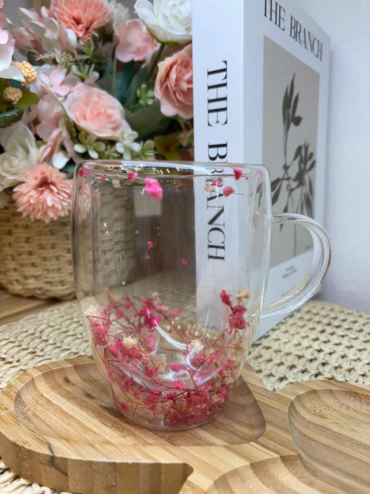 Taza vidrio doble con flores rosa