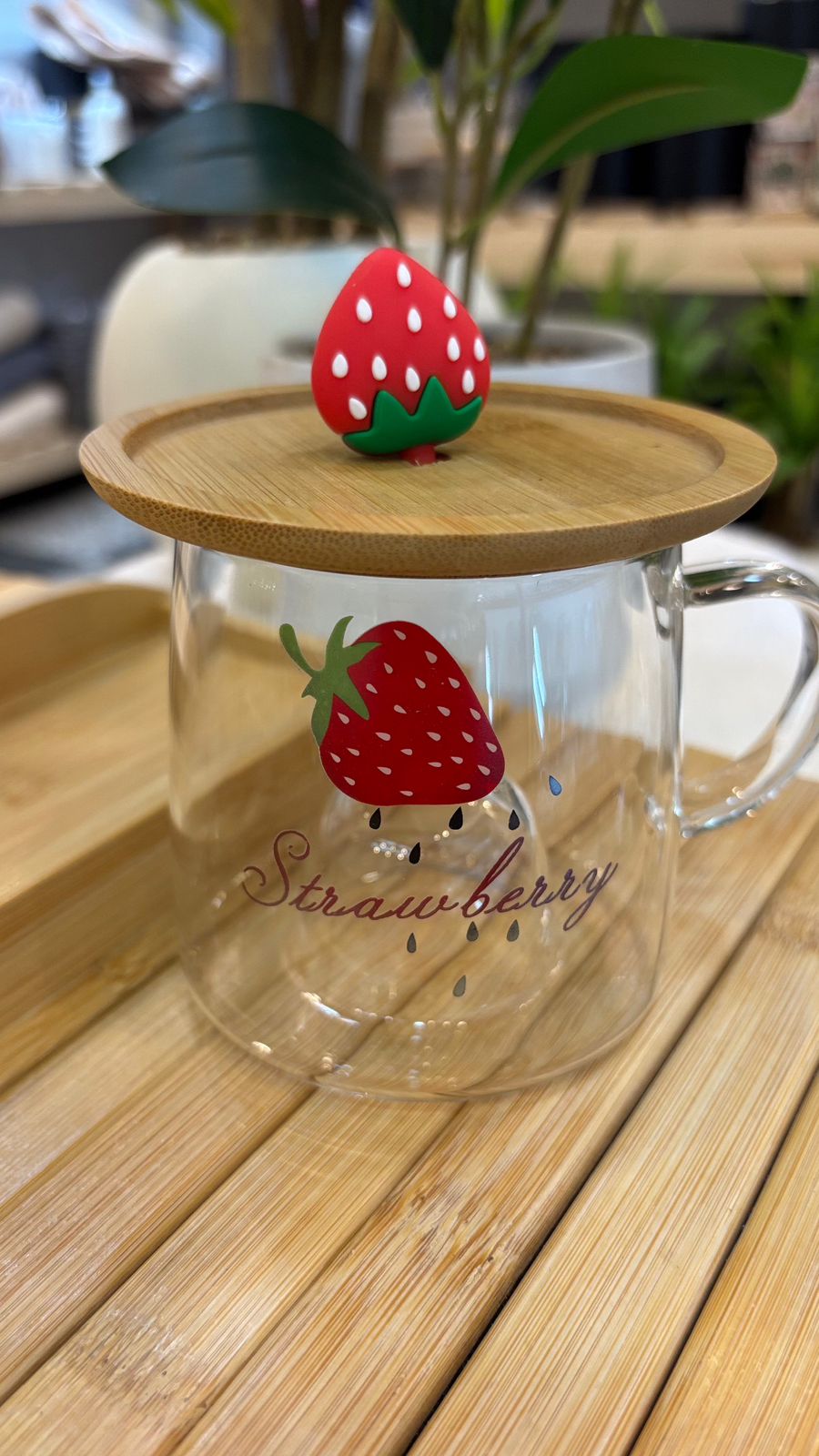 Taza vidrio con plato de bambu Frutilla